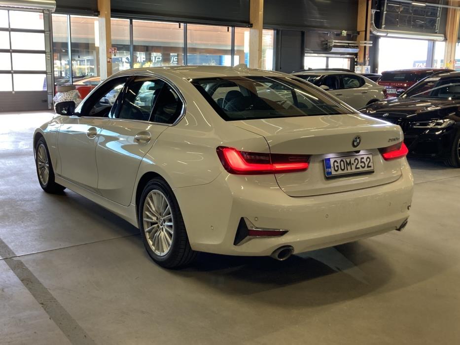 BMW 330 2021