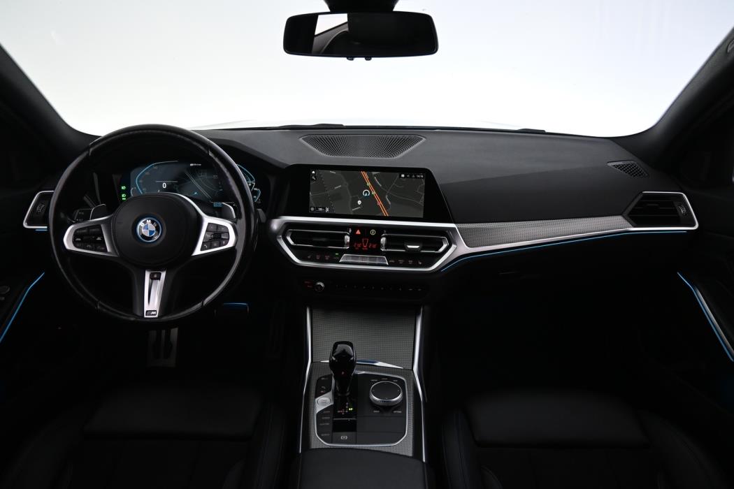 BMW 330 2022
