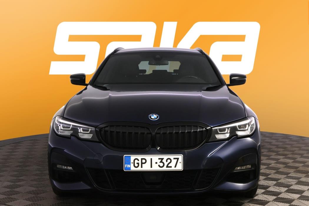 BMW 330 2022