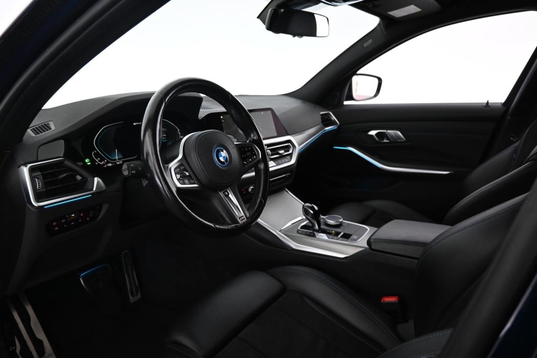 BMW 330 2022