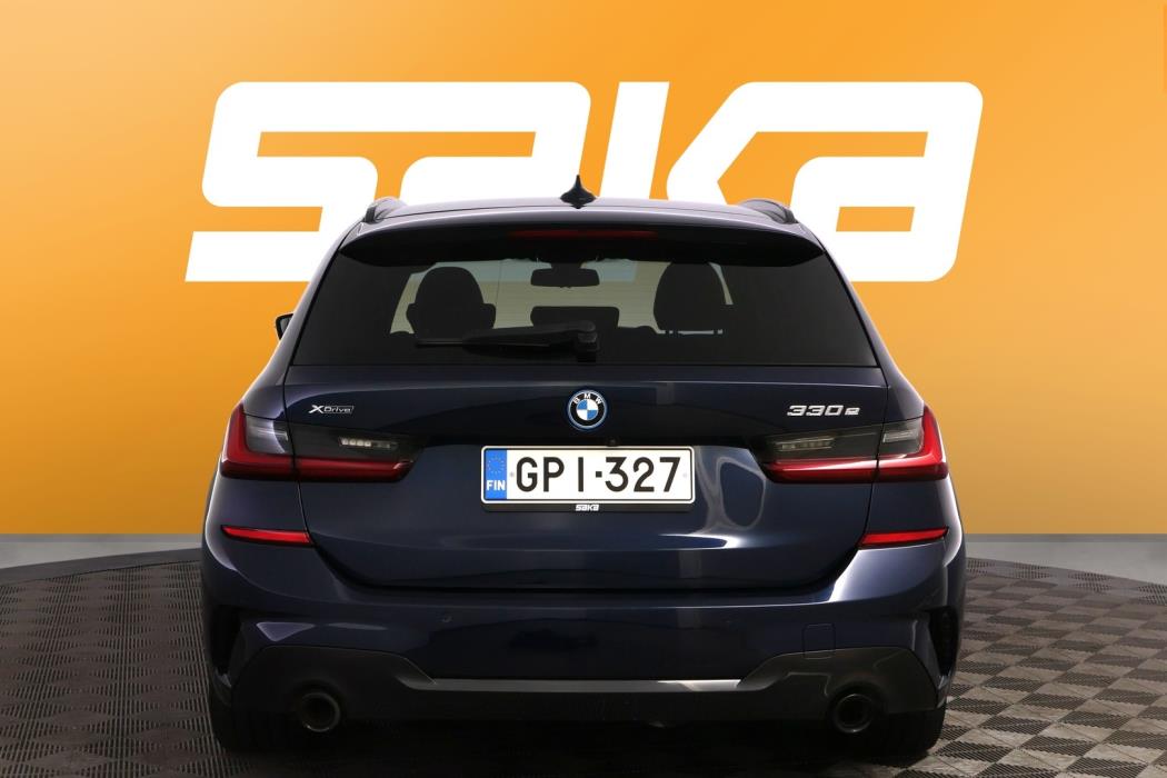 BMW 330 2022