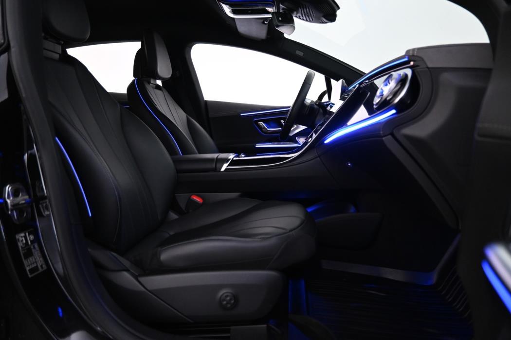 MERCEDES-BENZ EQE 2024