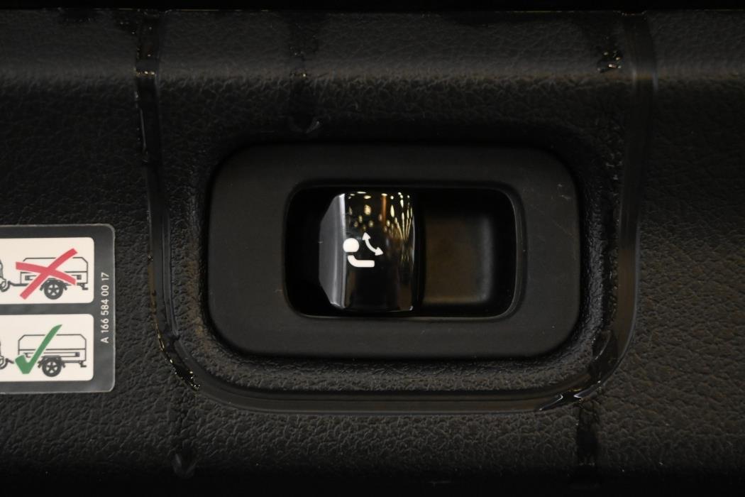 MERCEDES-BENZ EQE 2024