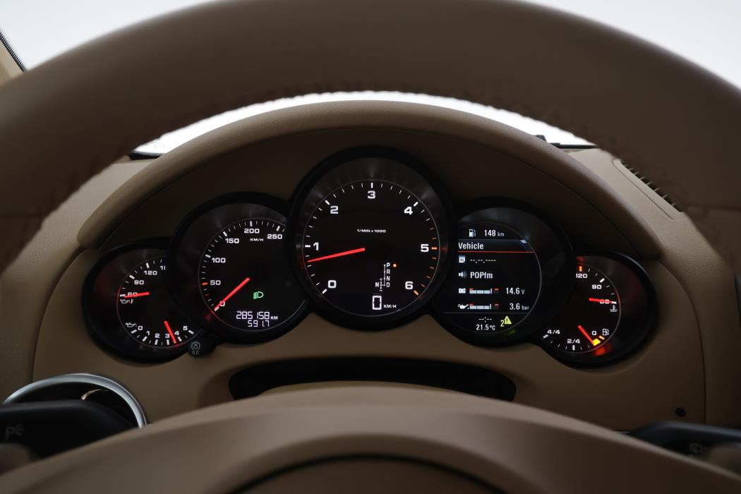 PORSCHE Cayenne 2011
