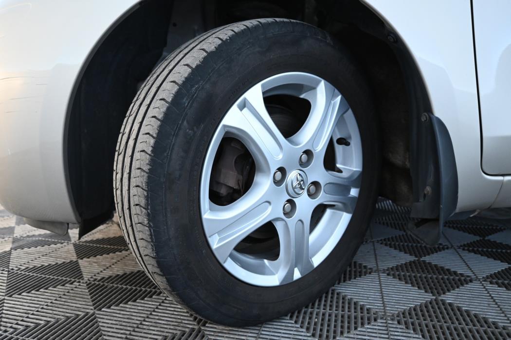 TOYOTA Yaris 2011