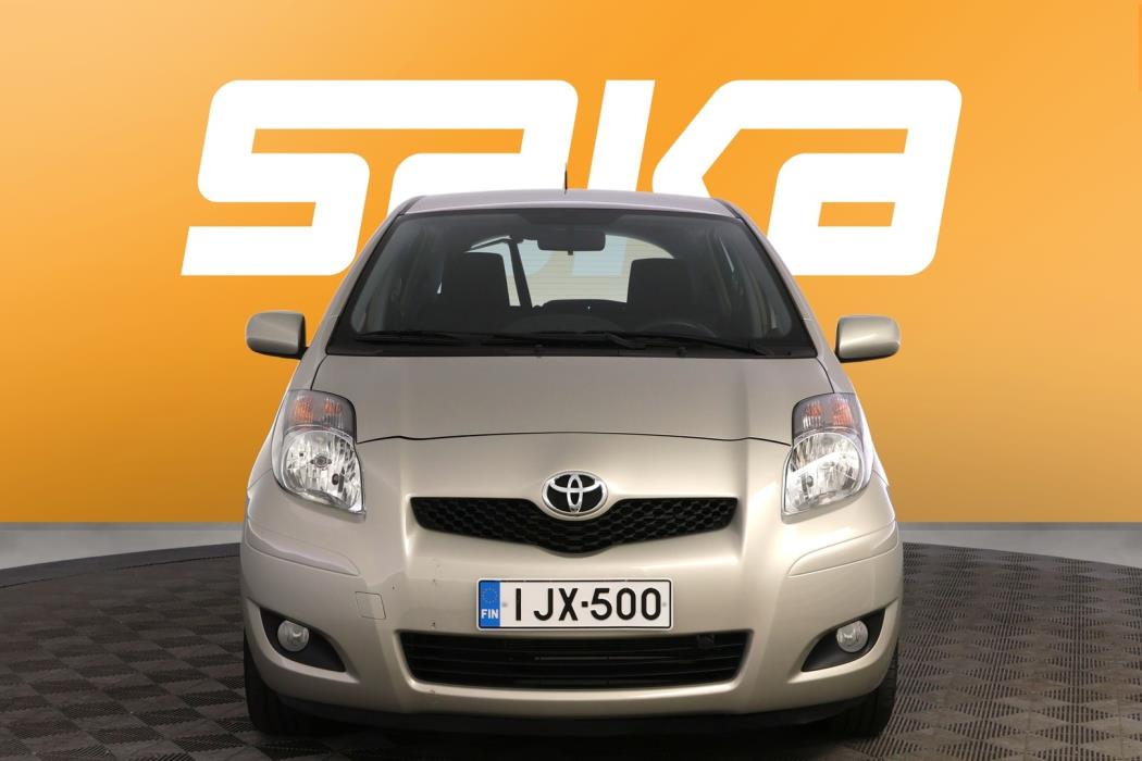 TOYOTA Yaris 2011