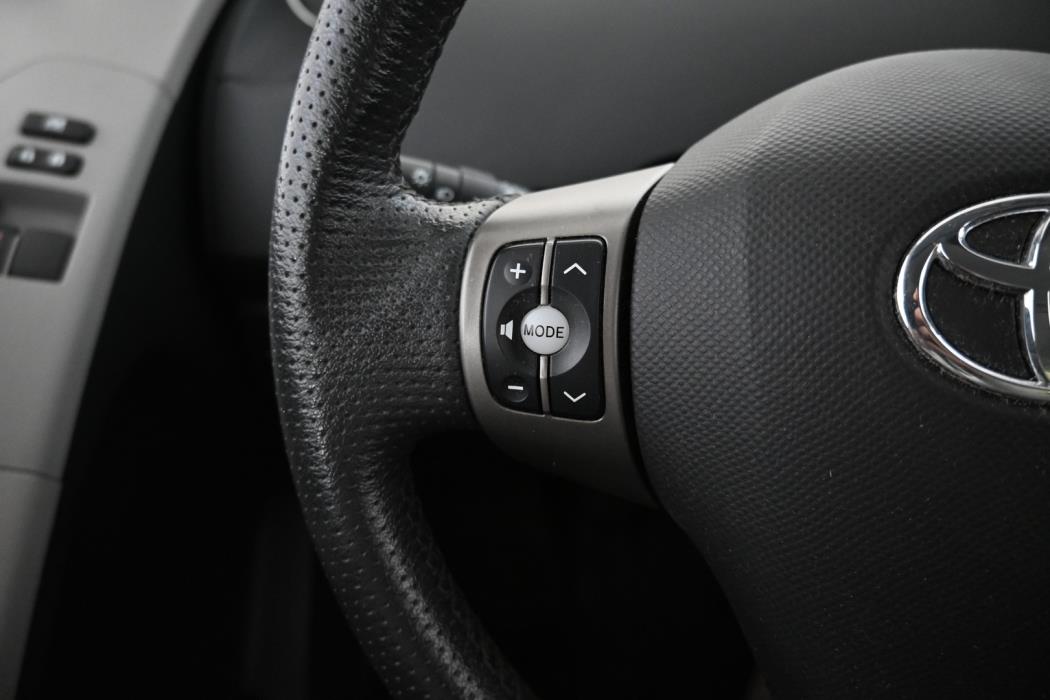 TOYOTA Yaris 2011