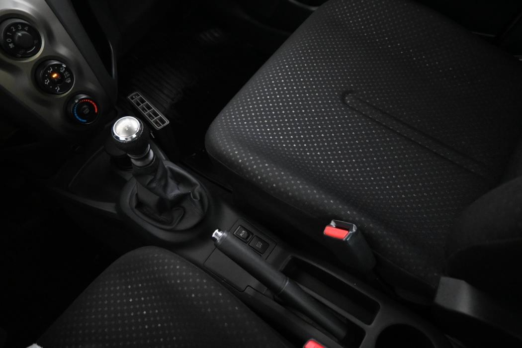 TOYOTA Yaris 2011