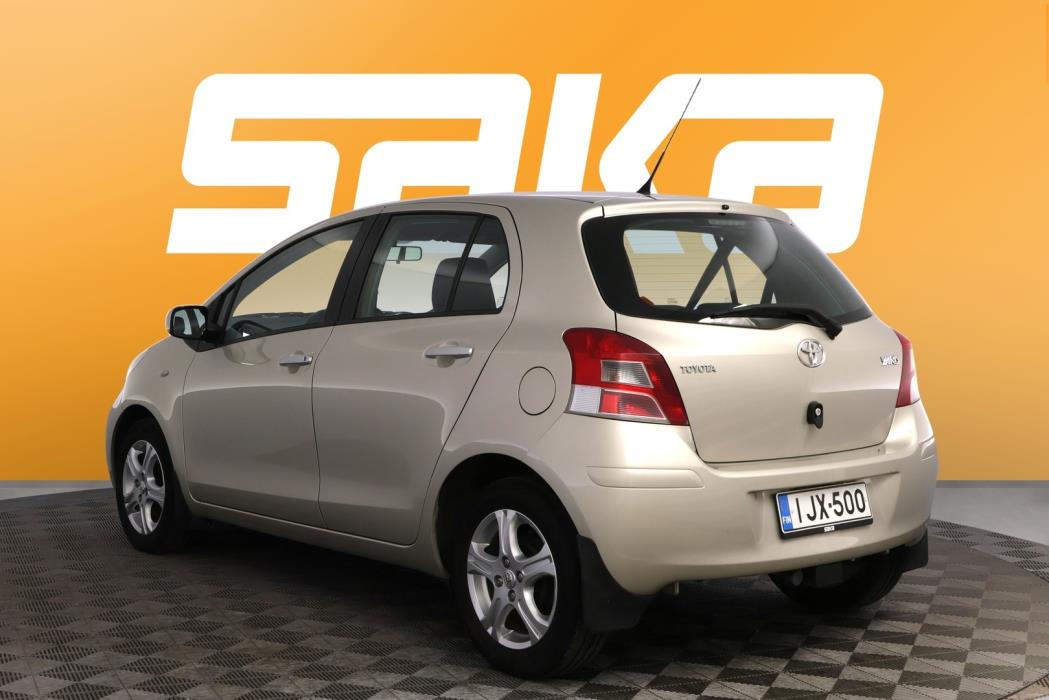 TOYOTA Yaris 2011