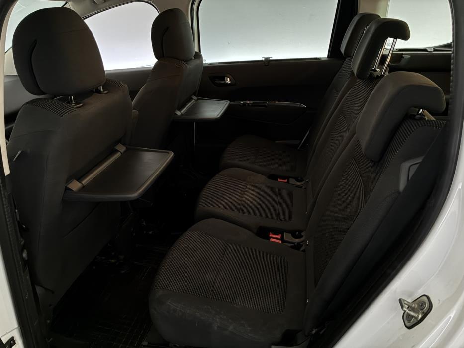PEUGEOT 5008 2016