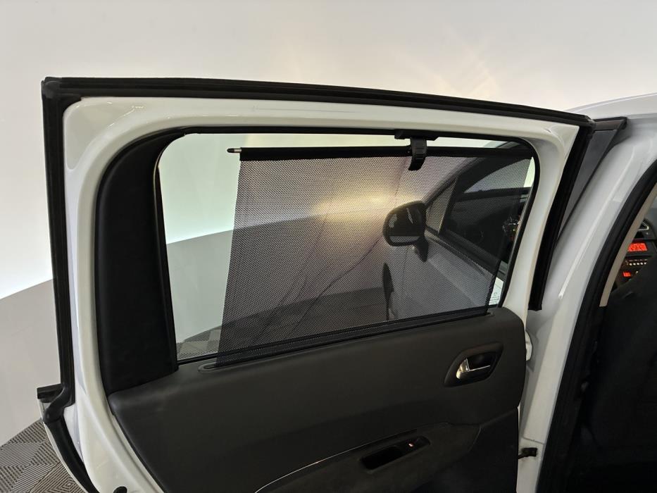 PEUGEOT 5008 2016