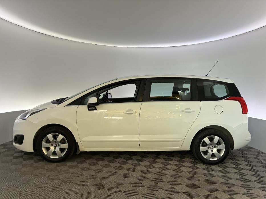 PEUGEOT 5008 2016