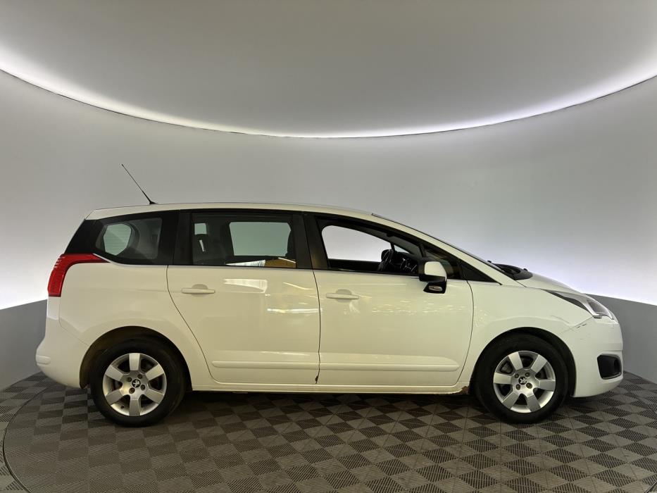 PEUGEOT 5008 2016