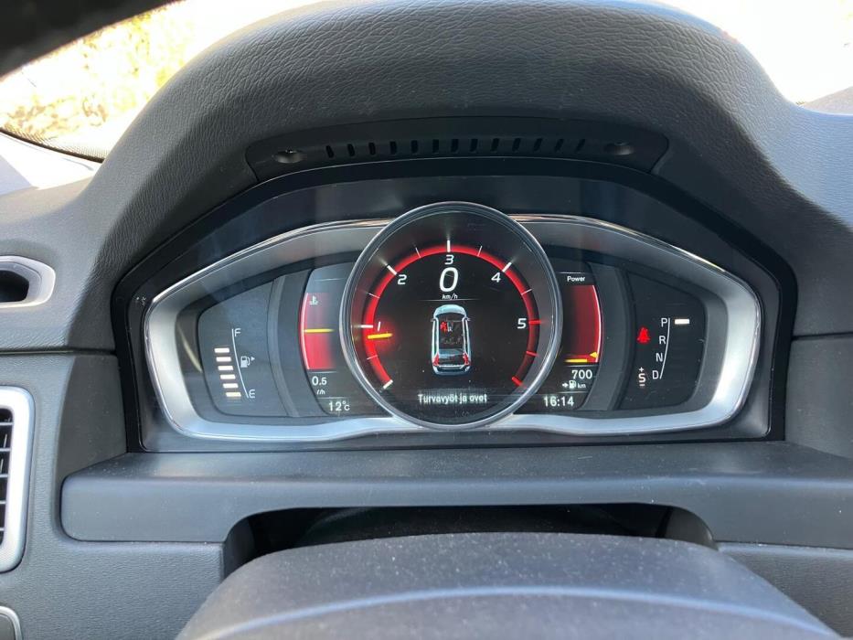 VOLVO V70 2015