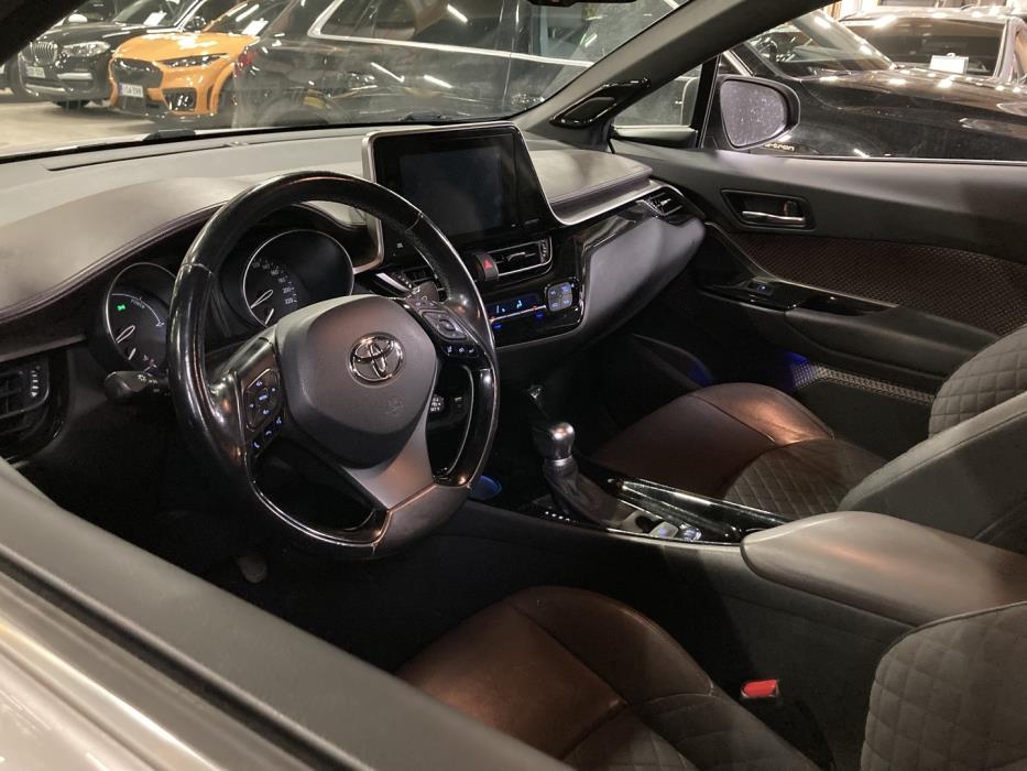 TOYOTA C-HR 2017