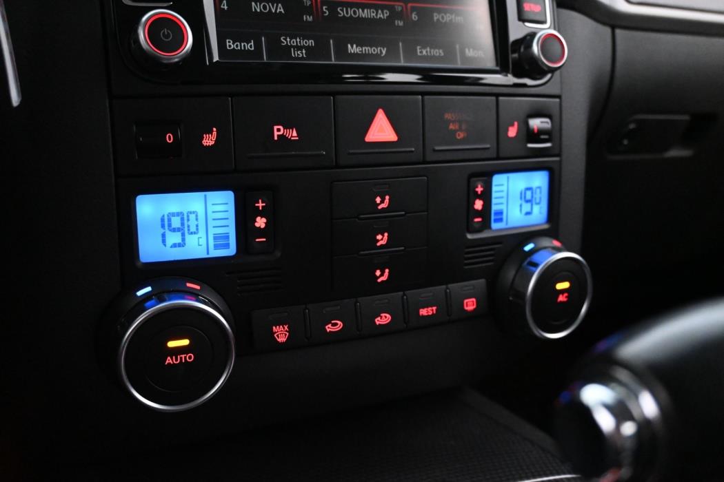 VOLKSWAGEN Touareg 2010