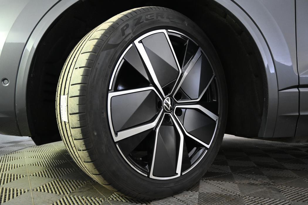 VOLKSWAGEN Touareg 2024