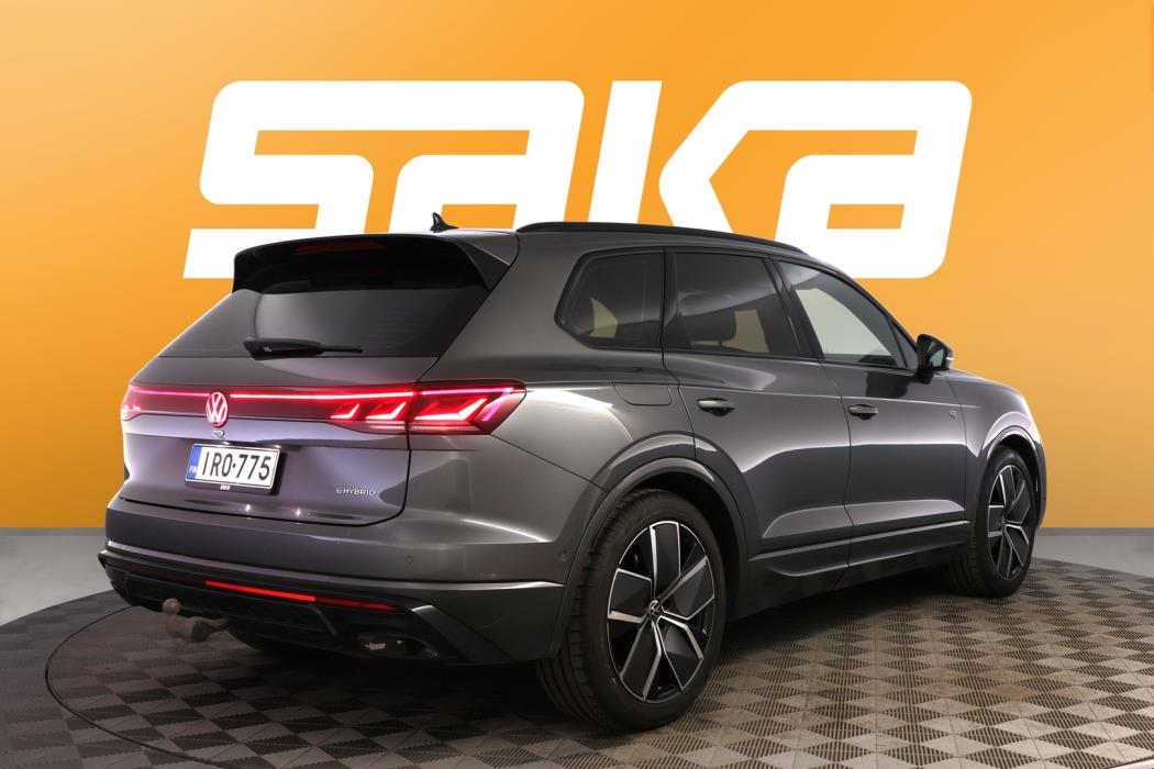 VOLKSWAGEN Touareg 2024