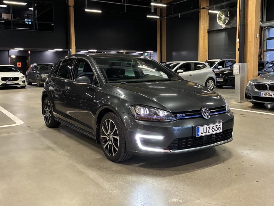 VOLKSWAGEN Golf 2016