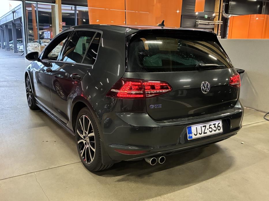 VOLKSWAGEN Golf 2016