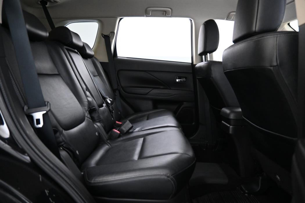 MITSUBISHI Outlander PHEV 2014