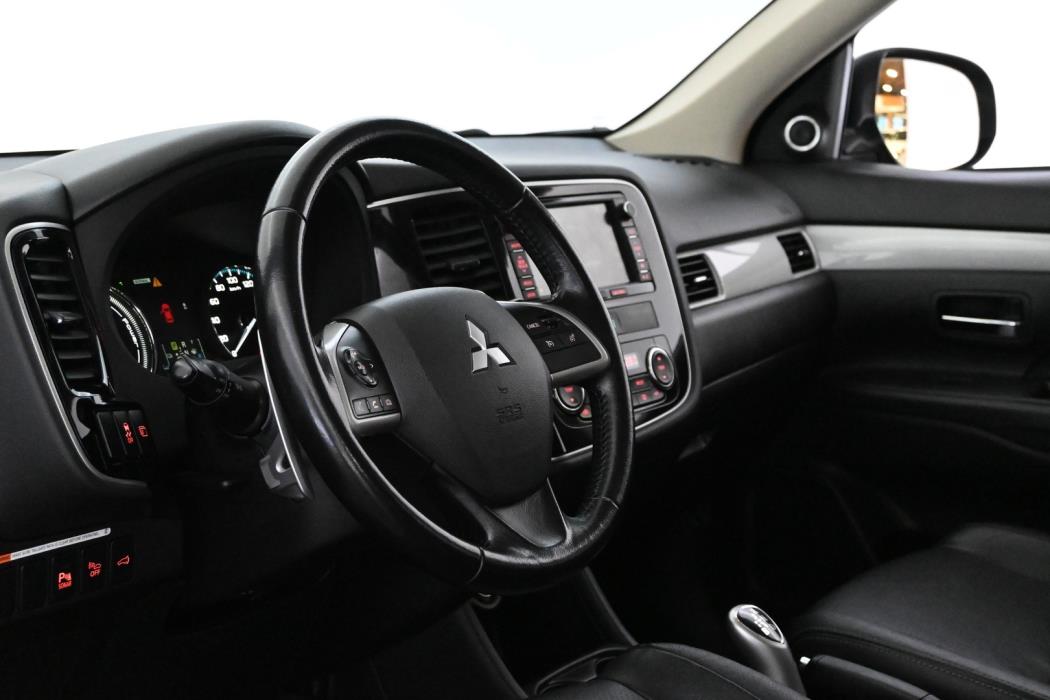MITSUBISHI Outlander PHEV 2014