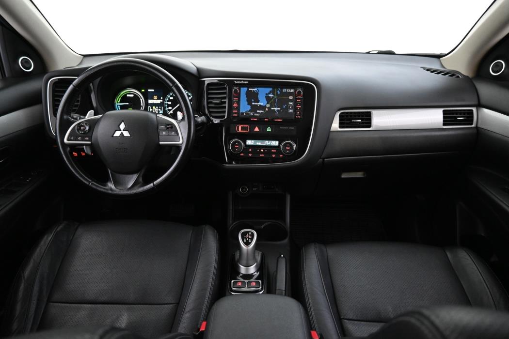 MITSUBISHI Outlander PHEV 2014