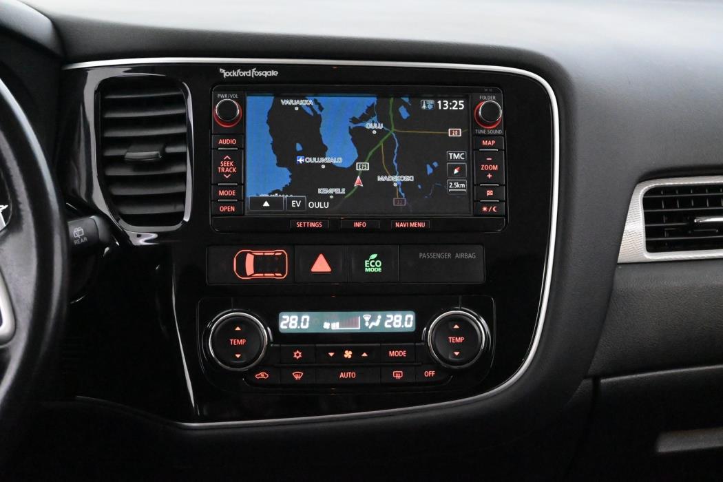 MITSUBISHI Outlander PHEV 2014