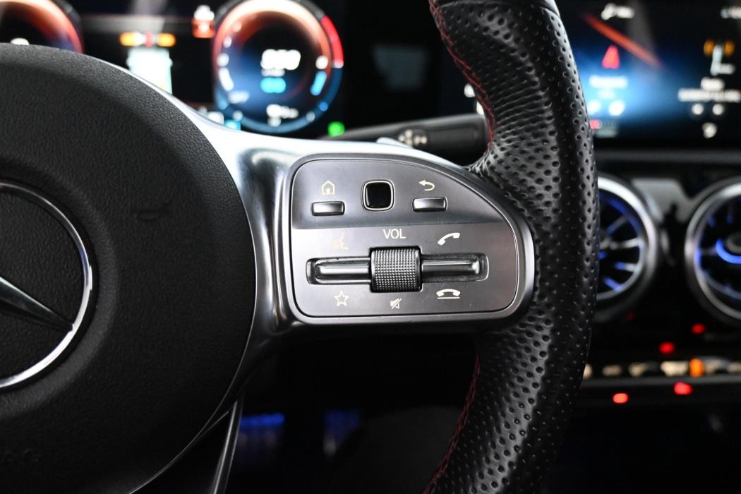 MERCEDES-BENZ CLA 2023
