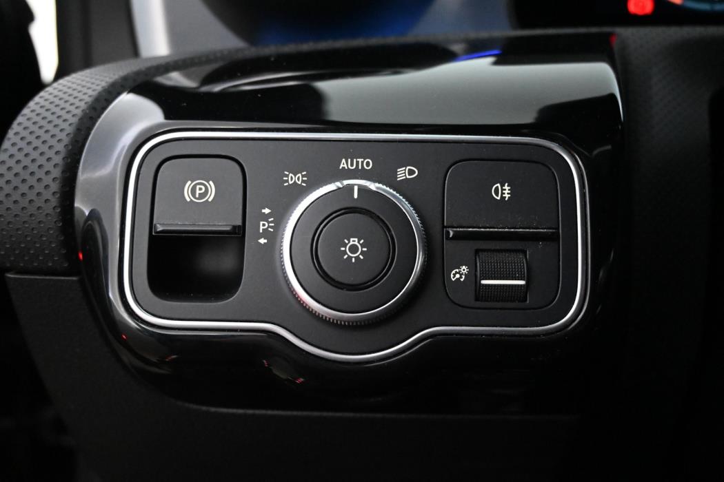 MERCEDES-BENZ CLA 2023