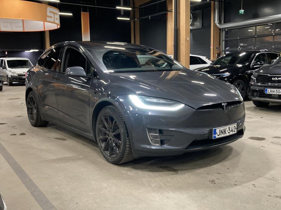 TESLA Model X 2020