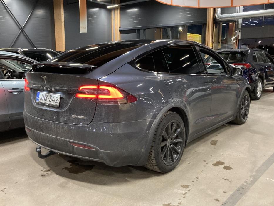 TESLA Model X 2020