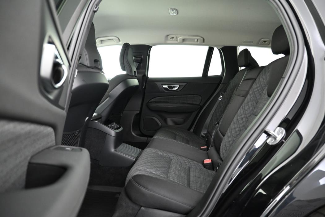 VOLVO V60 2023
