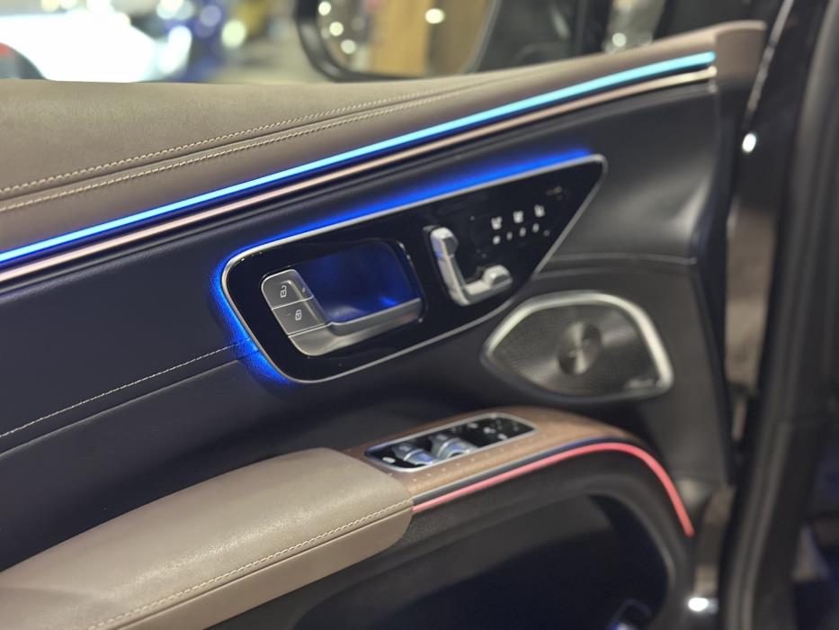 MERCEDES-BENZ EQS SUV 2023