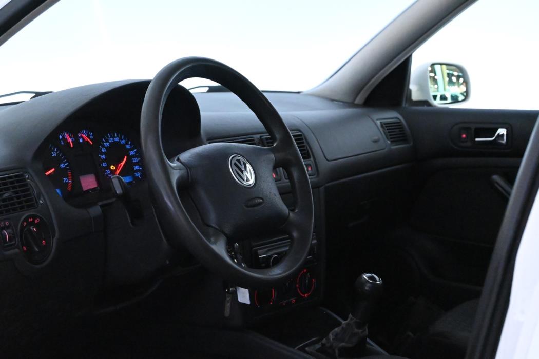 VOLKSWAGEN GOLF 2002