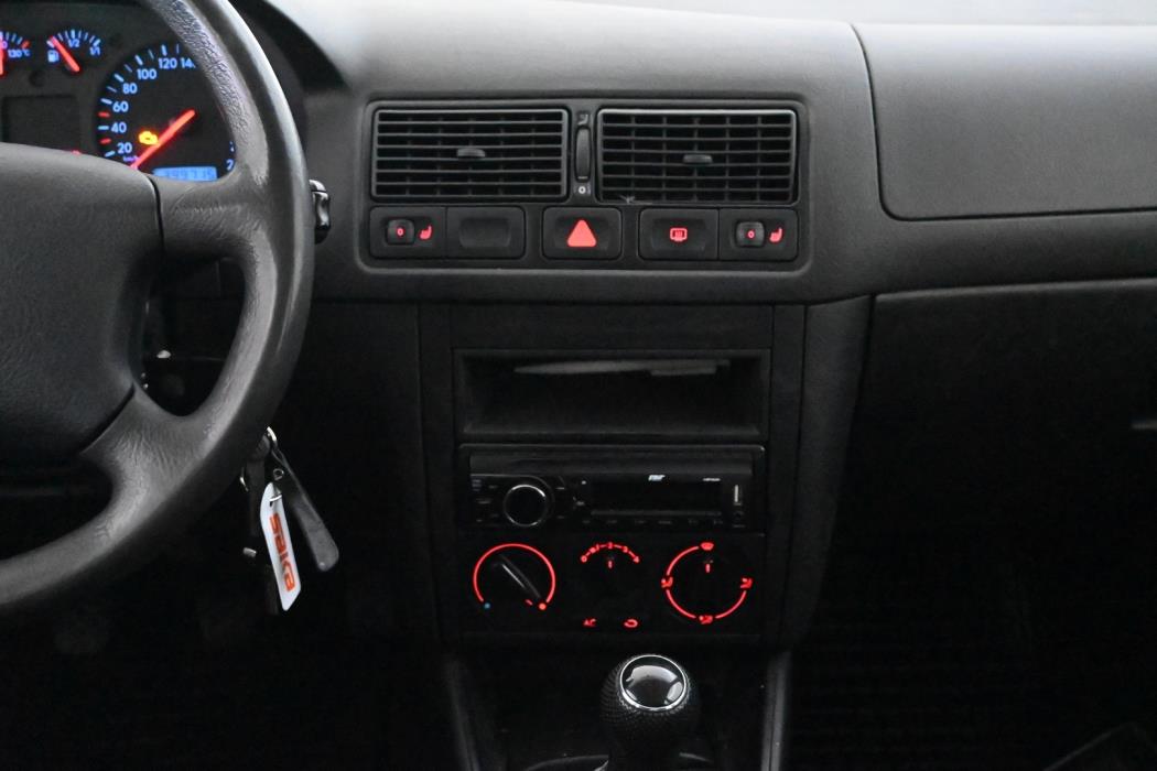 VOLKSWAGEN GOLF 2002