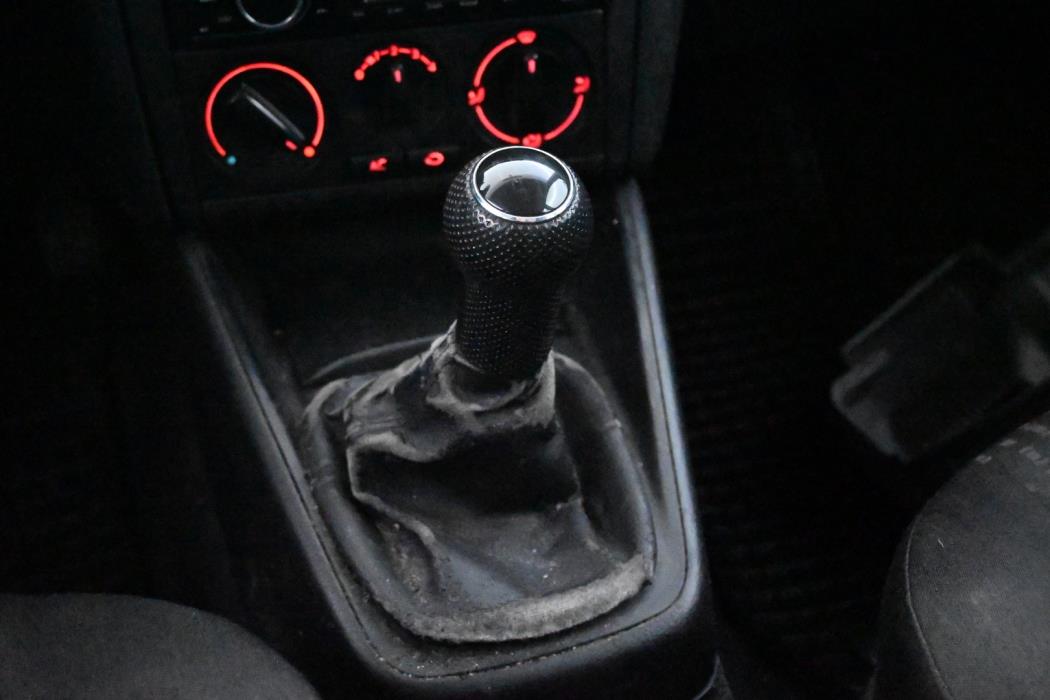 VOLKSWAGEN GOLF 2002