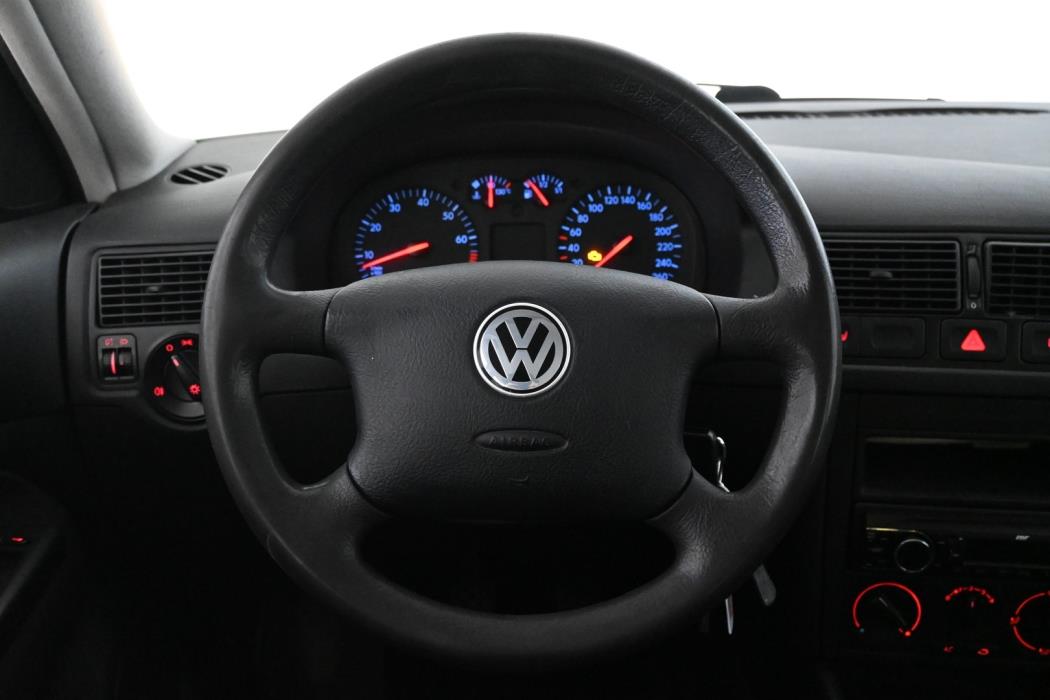 VOLKSWAGEN GOLF 2002