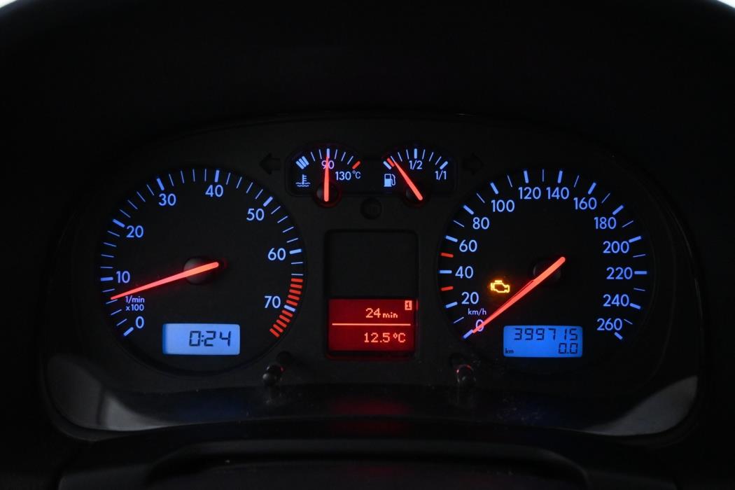 VOLKSWAGEN GOLF 2002