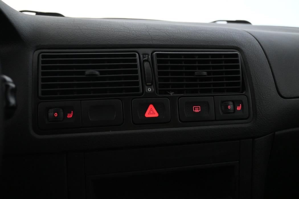 VOLKSWAGEN GOLF 2002