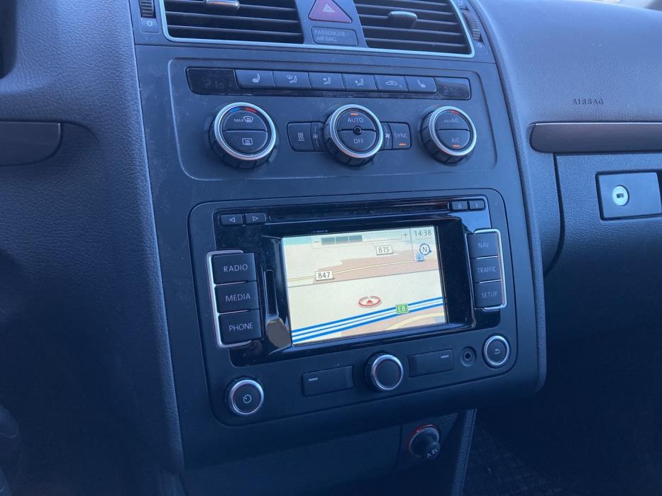 VOLKSWAGEN Touran 2014