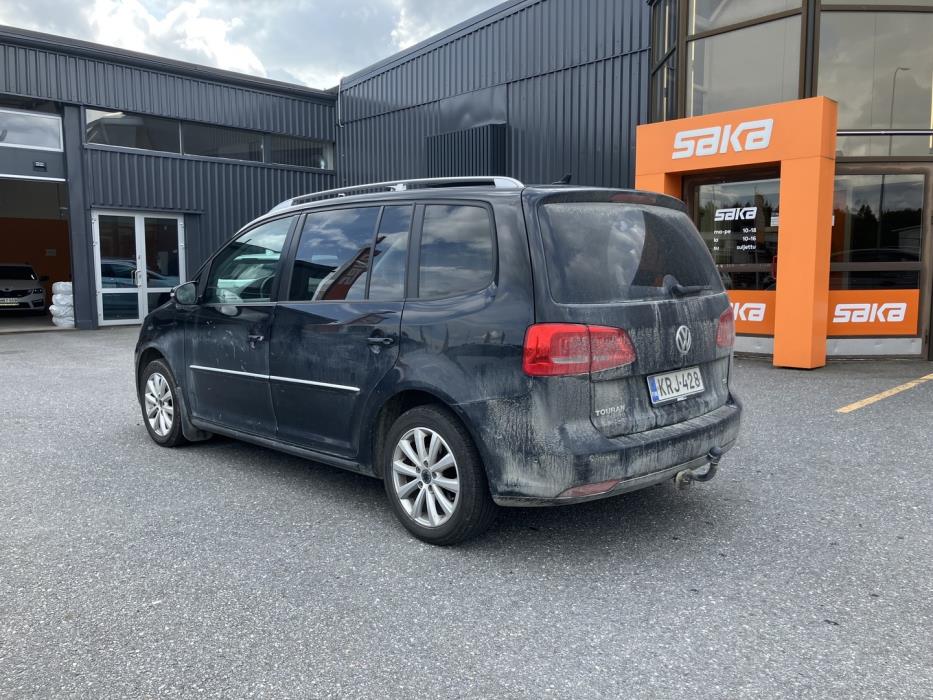 VOLKSWAGEN Touran 2012