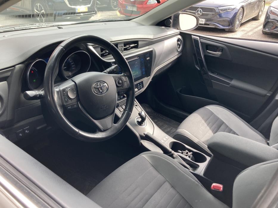 TOYOTA Auris 2016