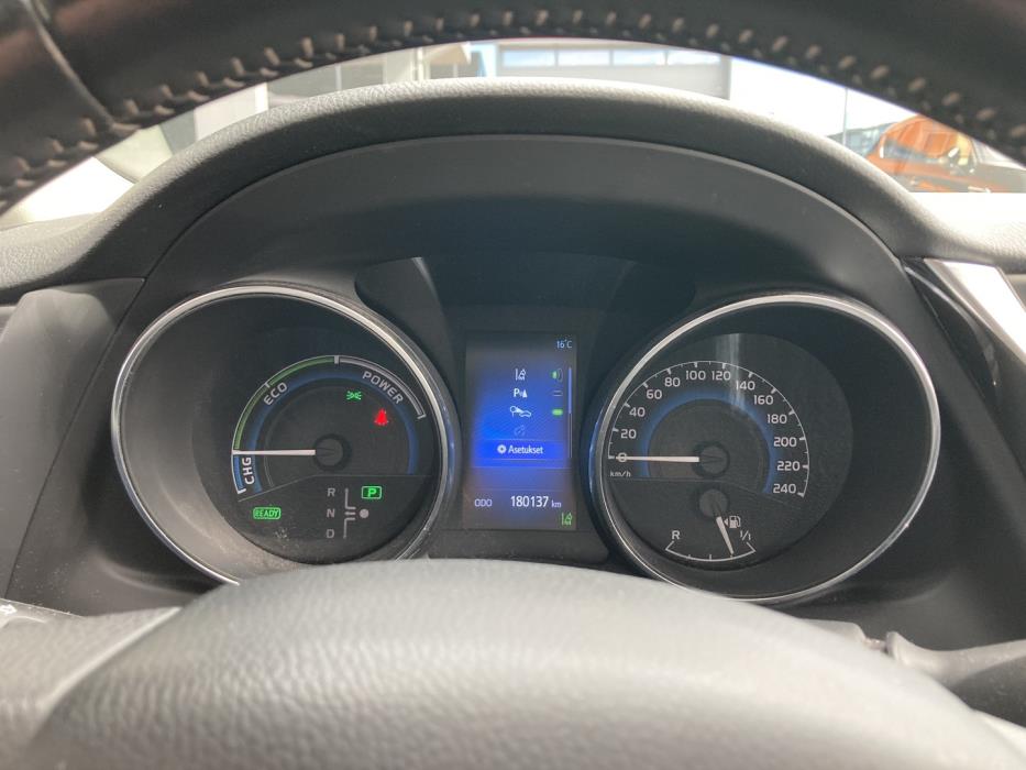 TOYOTA Auris 2016