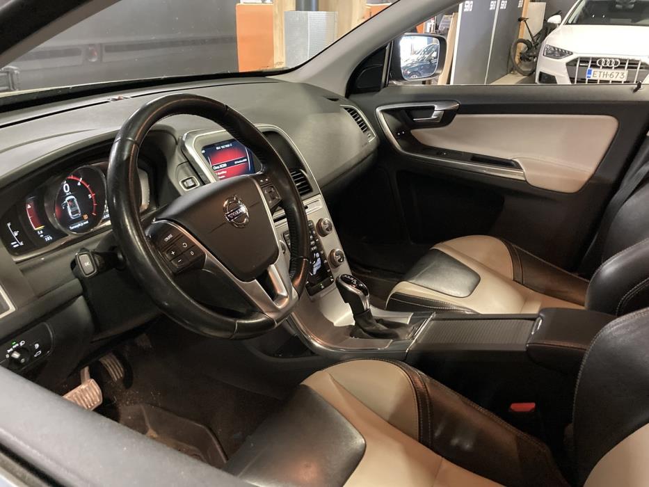 VOLVO XC60 2017