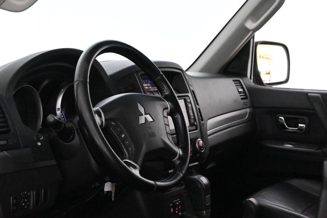 MITSUBISHI Pajero 2008