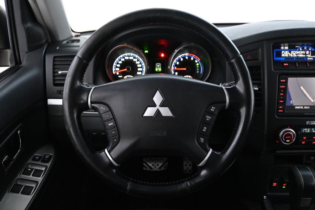 MITSUBISHI Pajero 2008