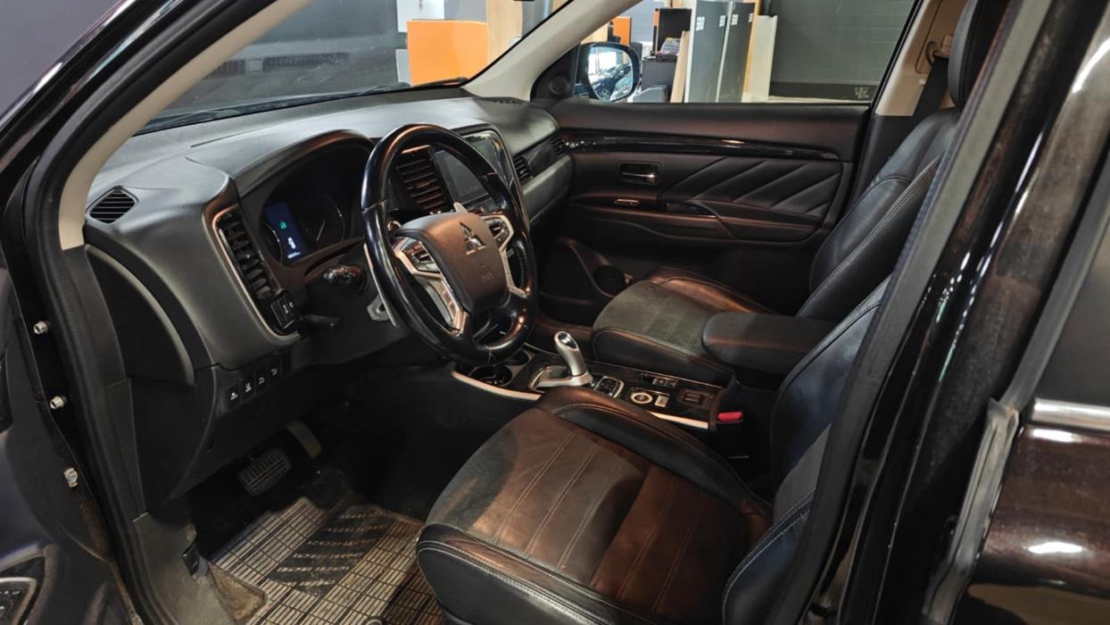 MITSUBISHI Outlander PHEV 2017