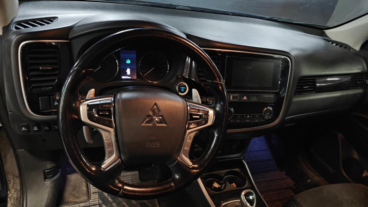 MITSUBISHI Outlander PHEV 2017