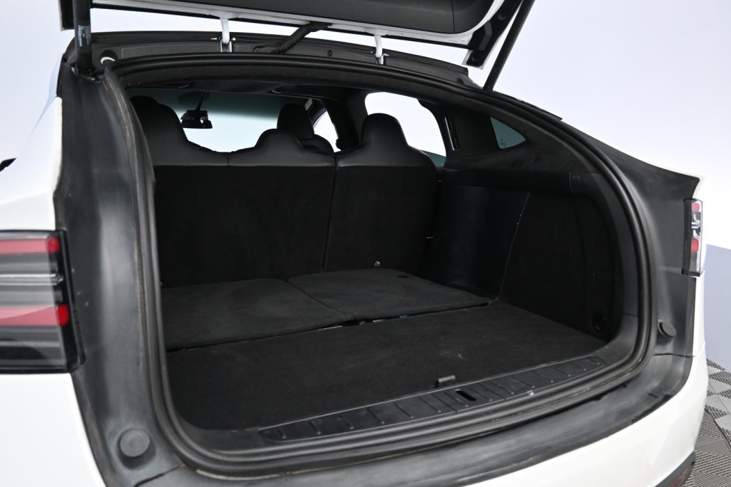 TESLA Model X 2021